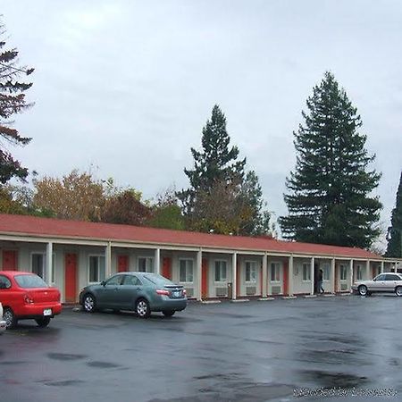 Red Carpet Inn Medford Bagian luar foto