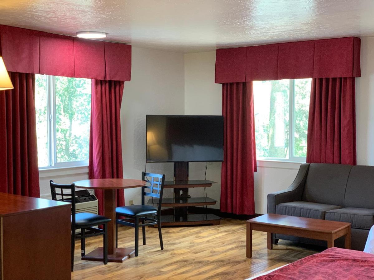 Red Carpet Inn Medford Bagian luar foto