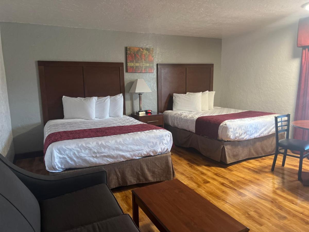 Red Carpet Inn Medford Bagian luar foto
