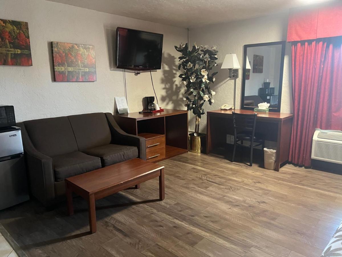 Red Carpet Inn Medford Bagian luar foto