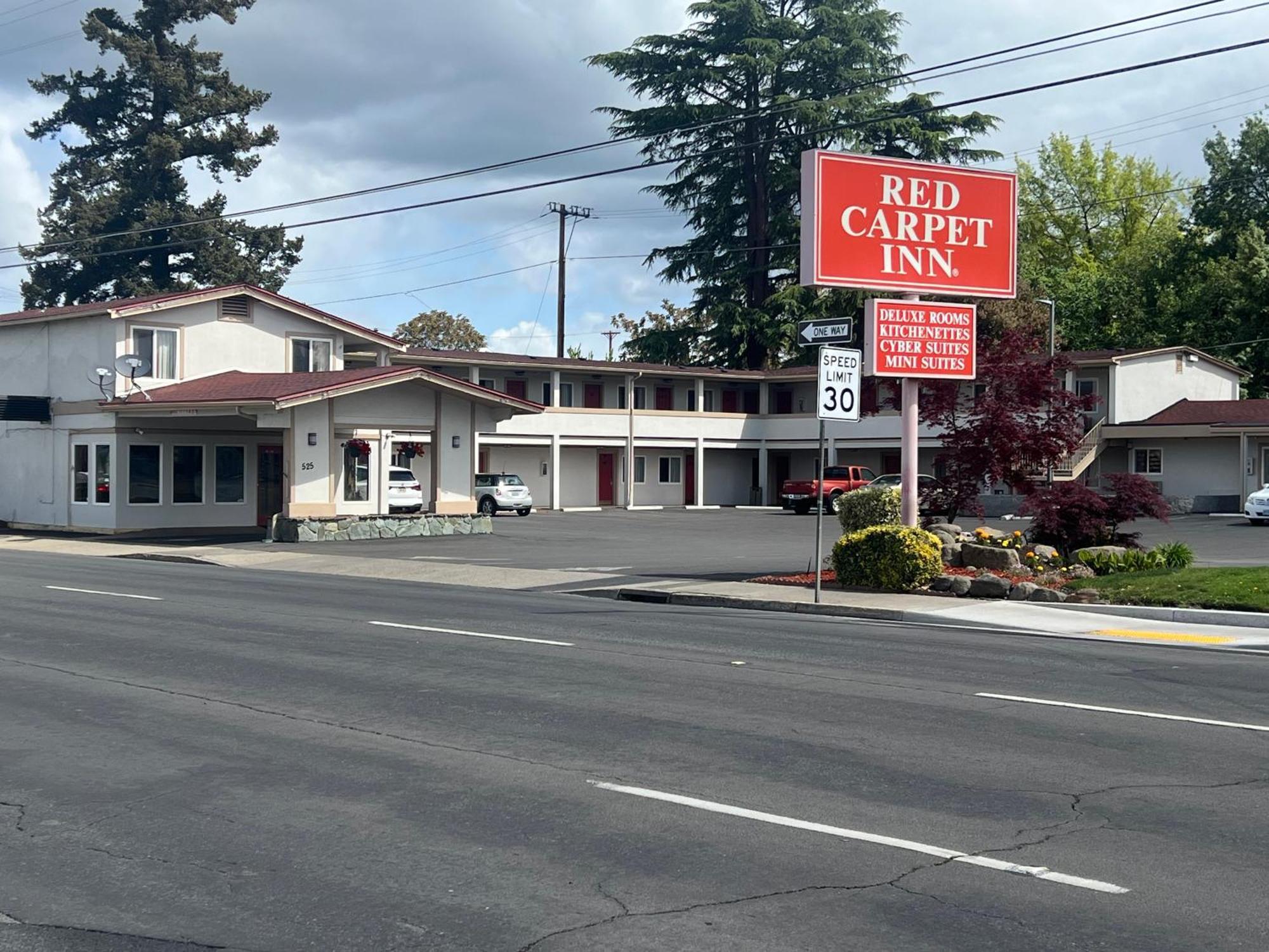 Red Carpet Inn Medford Bagian luar foto