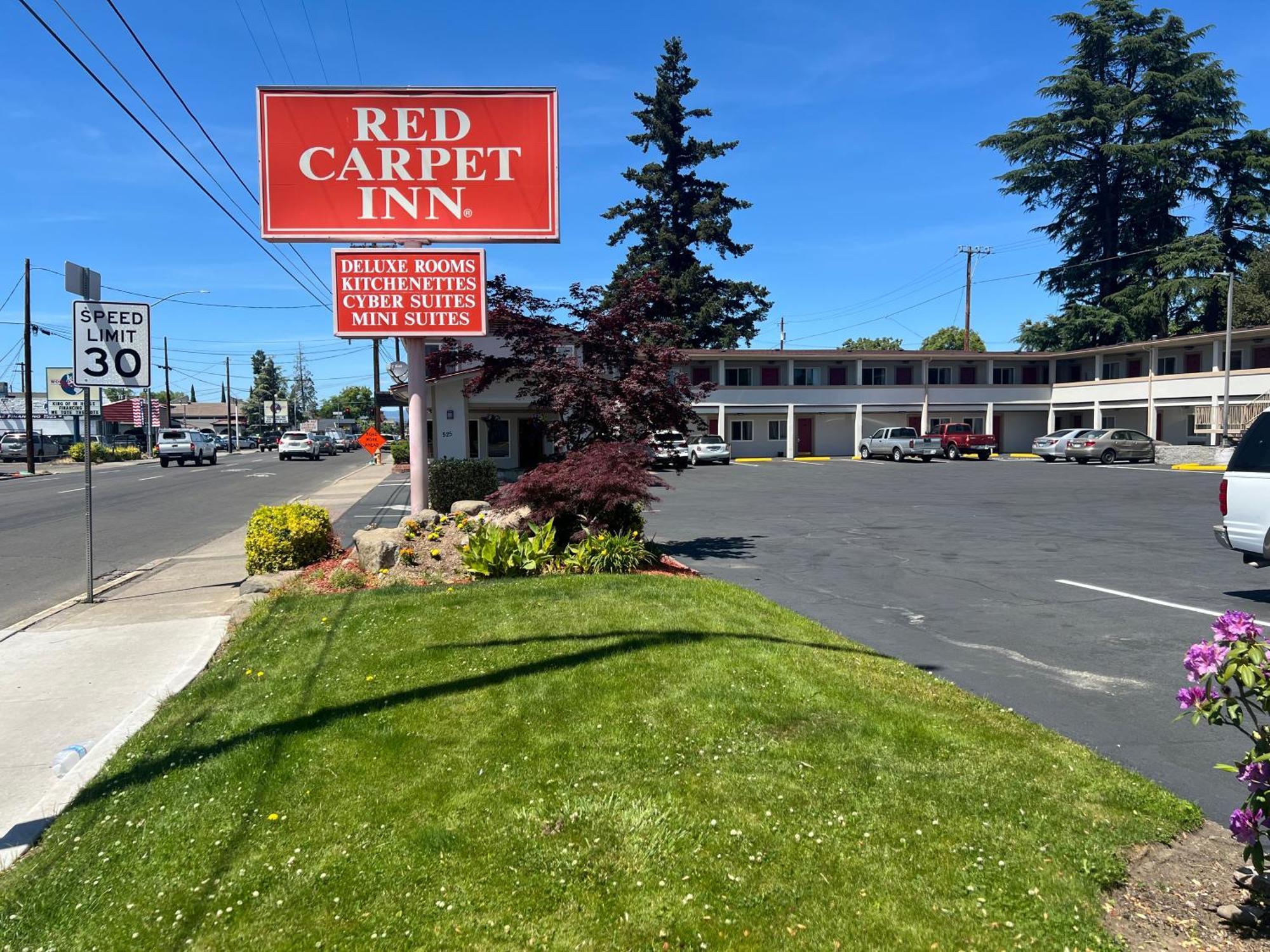 Red Carpet Inn Medford Bagian luar foto