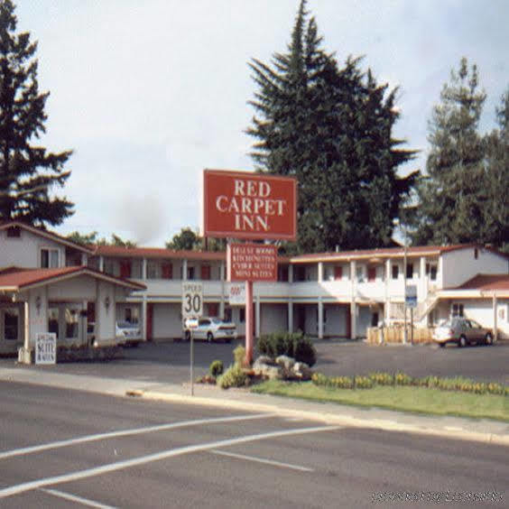 Red Carpet Inn Medford Bagian luar foto