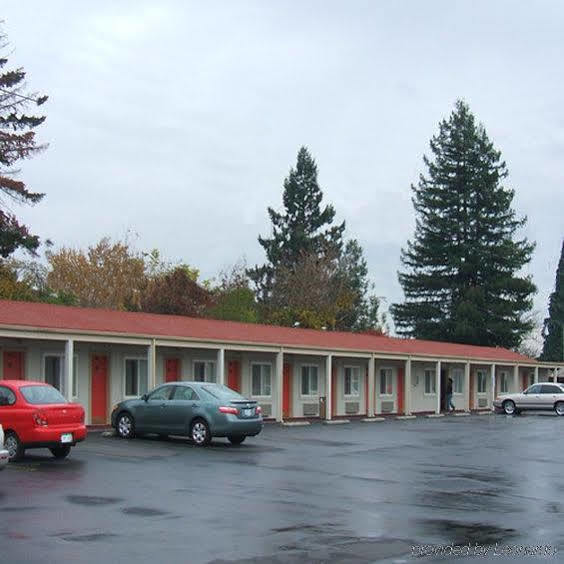 Red Carpet Inn Medford Bagian luar foto