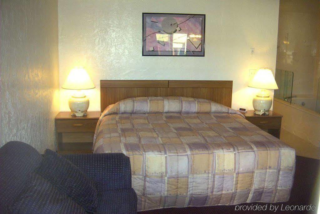 Red Carpet Inn Medford Bagian luar foto
