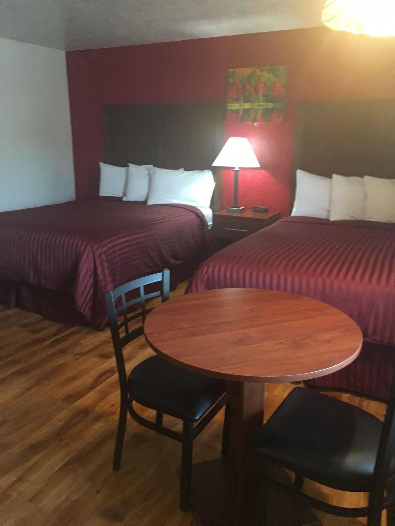 Red Carpet Inn Medford Bagian luar foto