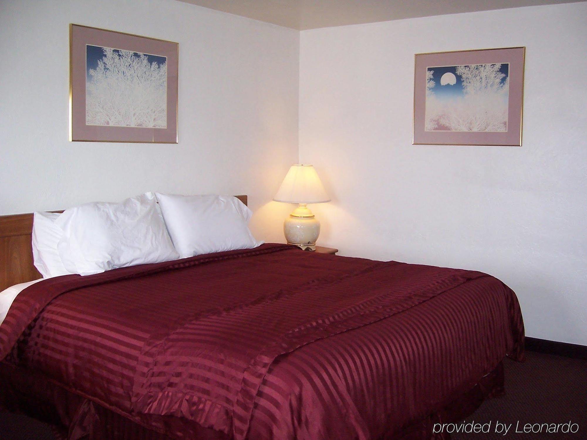 Red Carpet Inn Medford Bagian luar foto